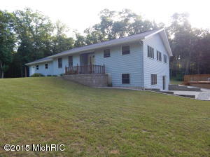 2247 E 40th St, White Cloud, MI 49349 photo 2