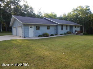 2247 E 40th St, White Cloud, MI 49349 photo 6