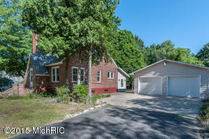 812 E Lewis St, Whitehall, MI 49461 photo 1