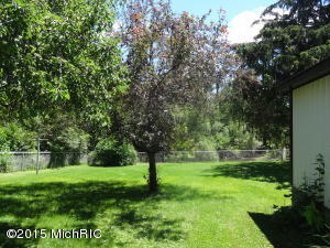 104 E Pearl St, Marshall, MI 49068 photo 3