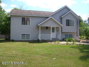 388 E Gardner St, Sparta, MI 49345 photo 2