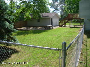 388 E Gardner St, Sparta, MI 49345 photo 3