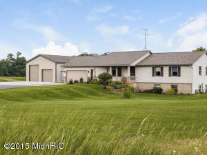 4471 18th St, Dorr, MI 49323 photo 1
