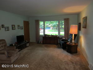 811 Glenview Dr, Plainwell, MI 49080 photo 3