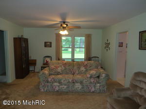 811 Glenview Dr, Plainwell, MI 49080 photo 4