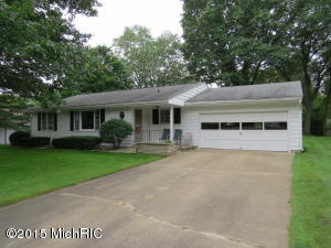 811 Glenview Dr, Plainwell, MI 49080 photo 1