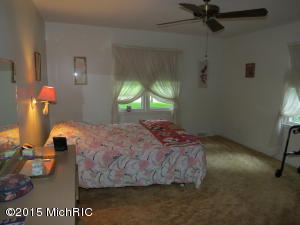 811 Glenview Dr, Plainwell, MI 49080 photo 6
