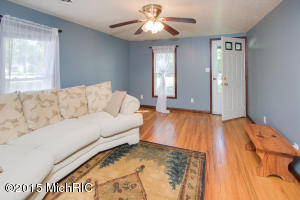 502 Jersey St, Plainwell, MI 49080 photo 2