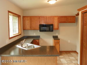 807 Morgan St, Belding, MI 48809 photo 3