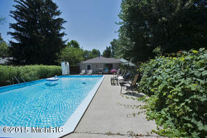 1053 Bloomfield Ave, Plainwell, MI 49080 photo 2