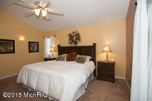 1053 Bloomfield Ave, Plainwell, MI 49080 photo 23