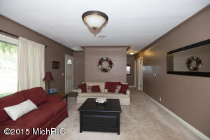 1053 Bloomfield Ave, Plainwell, MI 49080 photo 5