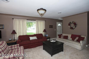 1053 Bloomfield Ave, Plainwell, MI 49080 photo 4
