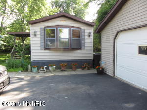 6017 N Johnson Rd, Belding, MI 48809 photo 2