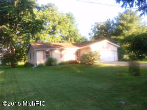 196 Moon Dr, Plainwell, MI 49080 photo 1