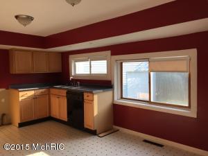 608 Clinton St, Marshall, MI 49068 photo 4