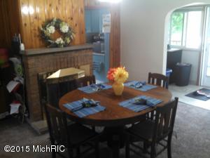 221 E Grant St, Plainwell, MI 49080 photo 3