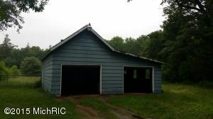 4393 E 8th St, White Cloud, MI 49349 photo 2