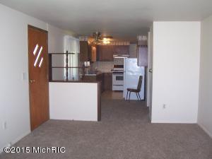 625 S Broas St, Belding, MI 48809 photo 4