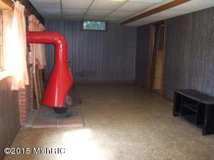 625 S Broas St, Belding, MI 48809 photo 12