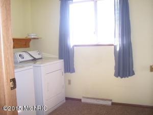 625 S Broas St, Belding, MI 48809 photo 10