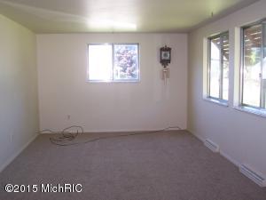 625 S Broas St, Belding, MI 48809 photo 2