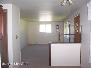 625 S Broas St, Belding, MI 48809 photo 3