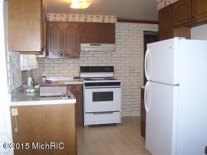 625 S Broas St, Belding, MI 48809 photo 6