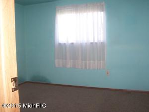 625 S Broas St, Belding, MI 48809 photo 8