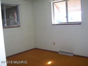 625 S Broas St, Belding, MI 48809 photo 9