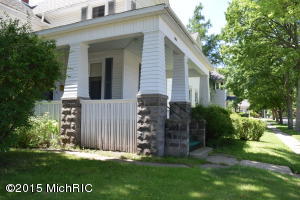 381 Second St, Manistee, MI 49660 photo 3