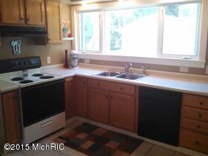 320 Jersey, Plainwell, MI 49080 photo 3