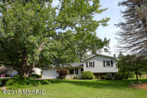 1677 Pinta Pl, Holland, MI 49424 photo 2