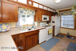 169 11th St, Plainwell, MI 49080 photo 6