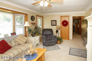 169 11th St, Plainwell, MI 49080 photo 4