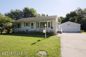 169 11th St, Plainwell, MI 49080 photo 2