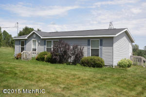 783 10th St, Plainwell, MI 49080 photo 1