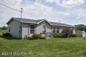 783 10th St, Plainwell, MI 49080 photo 2