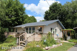 372 S Madison Ave, Custer, MI 49405 photo 2