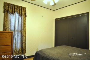 504 W May St, Belding, MI 48809 photo 11