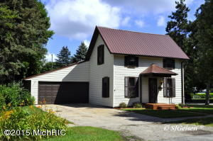 504 W May St, Belding, MI 48809 photo 2