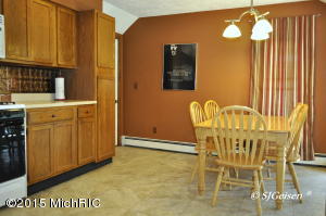 504 W May St, Belding, MI 48809 photo 5