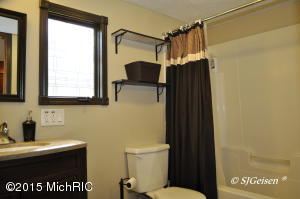 504 W May St, Belding, MI 48809 photo 9