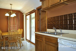 504 W May St, Belding, MI 48809 photo 6