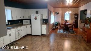 954 E Main St, Ionia, MI 48846 photo 4