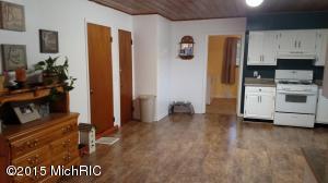 954 E Main St, Ionia, MI 48846 photo 7