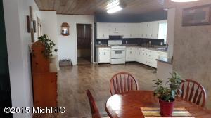 954 E Main St, Ionia, MI 48846 photo 6