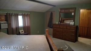 954 E Main St, Ionia, MI 48846 photo 17