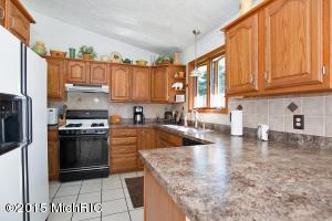 124 Maple Cir, Climax, MI 49034 photo 3