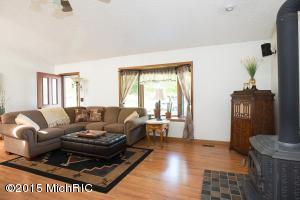 124 Maple Cir, Climax, MI 49034 photo 2